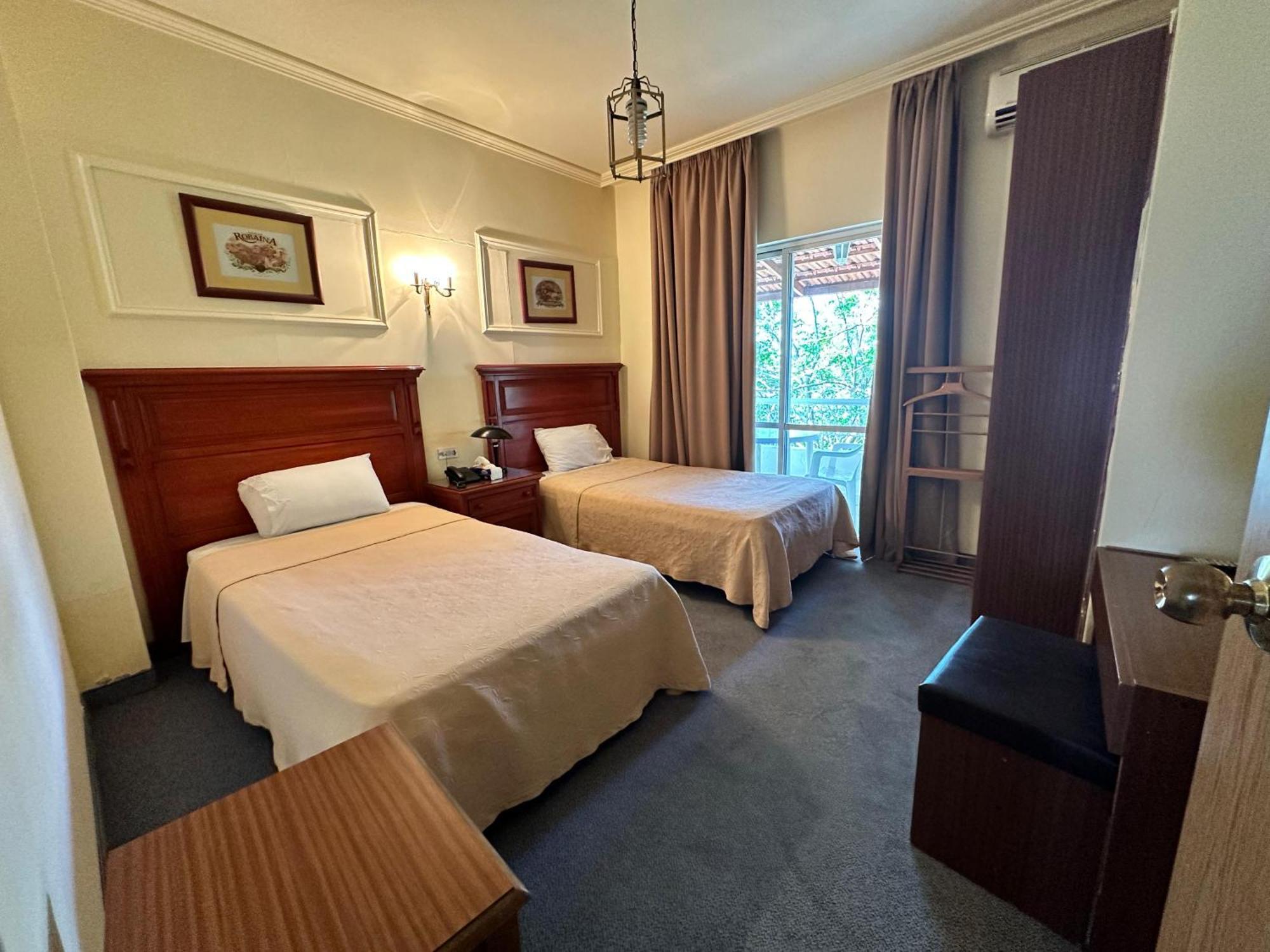 Le Crillon Hotel Brummana Eksteriør billede