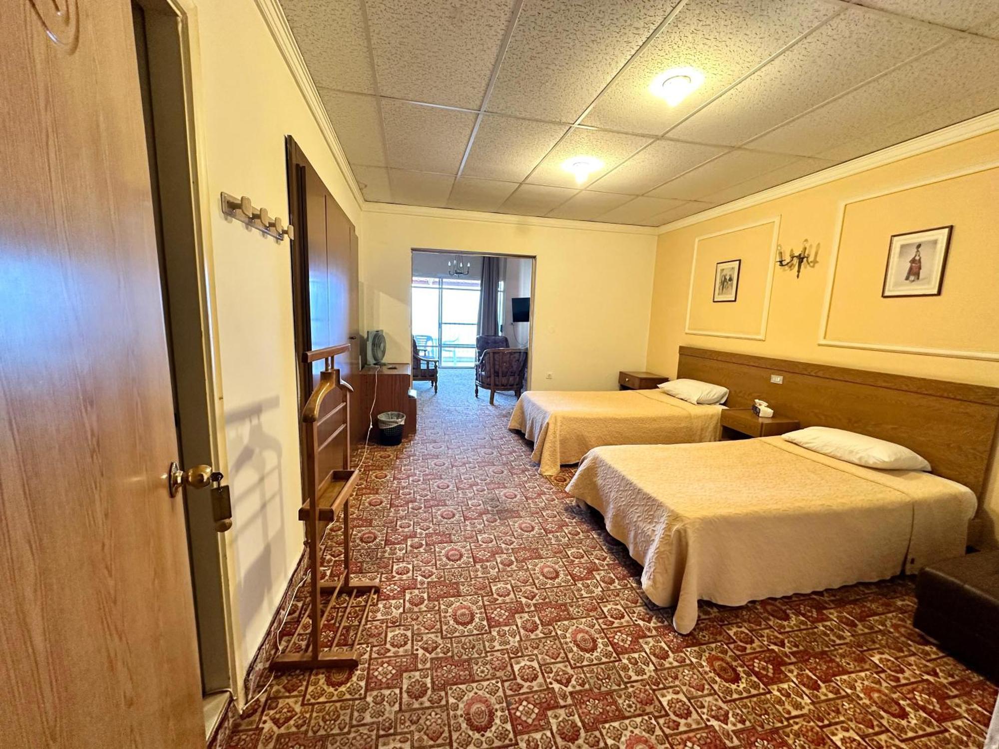 Le Crillon Hotel Brummana Eksteriør billede