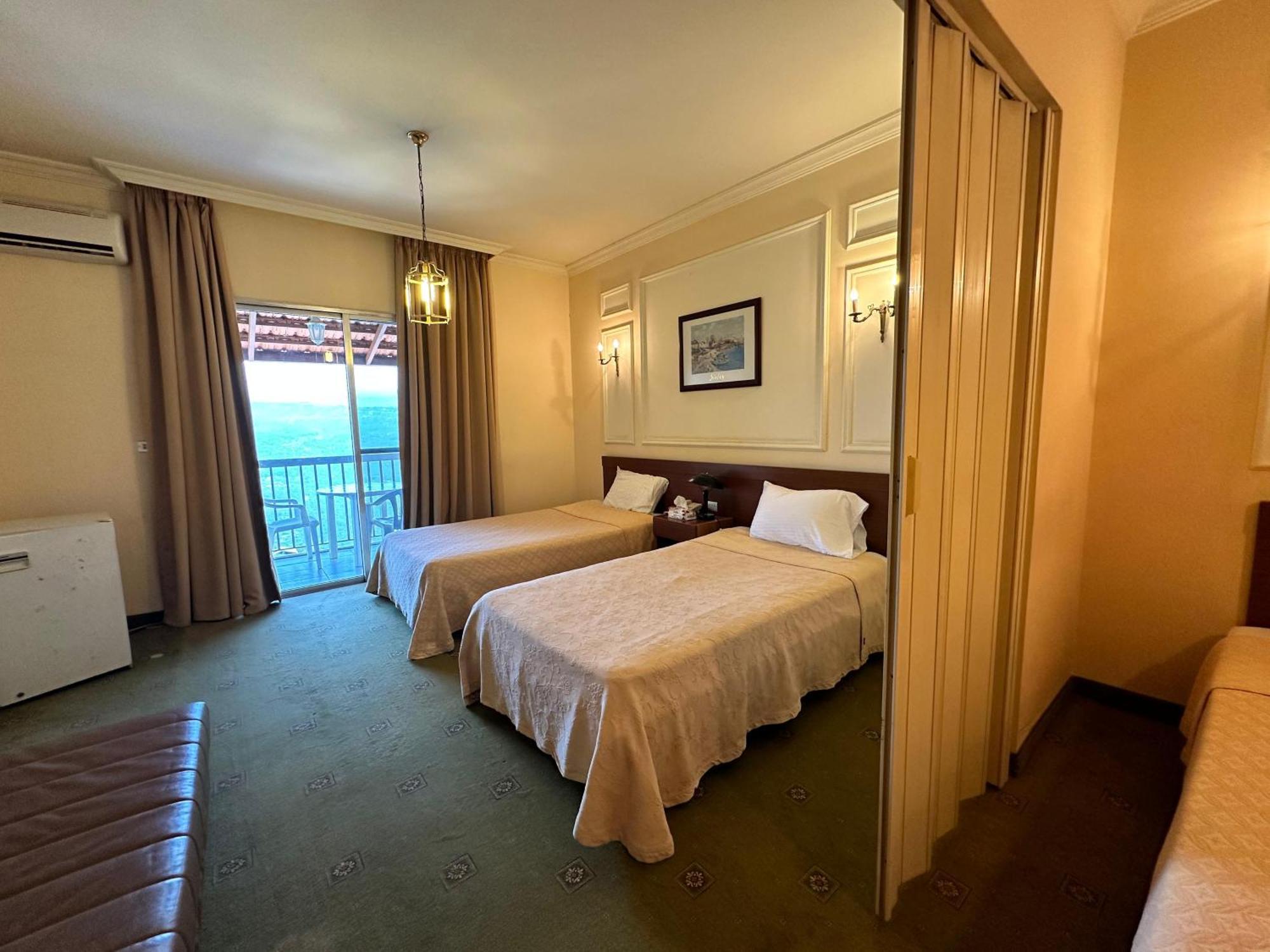 Le Crillon Hotel Brummana Eksteriør billede